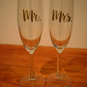 Champagne Flutes,  Mr And Mrs Champagne Flutes, Wedding Gift, Toasting Flutes, Mr And Mrs Gift, Champagne Flute, Gifts for Couple, Mr Mrs