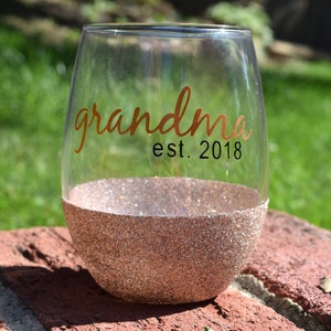 Grandma Wine Glass,Pregnancy Announcement,Grandma To Be,Glitter Wine Glass,Pregnancy Announcement,Grandma Wine, Glitter Dipped