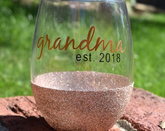 Grandma Wine Glass,Pregnancy Announcement,Grandma To Be,Glitter Wine Glass,Pregnancy Announcement,Grandma Wine, Glitter Dipped