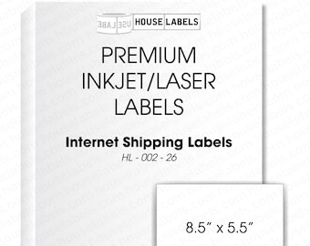 Op de afbeelding: Een wit pakket met premium inkjet- en laserlabels voor internetverzending. Het pakket is gelabeld met "HOUSE LABELS" en "Internet Shipping Labels HL-002-26". De labels zijn 8,5 inch bij 5,5 inch.