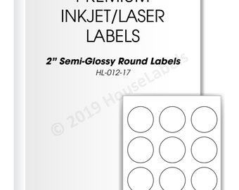 Op de afbeelding: Een vel met 12 ronde, semi-glans labels met een diameter van 5 cm. De labels zijn wit en hebben een gladde afwerking. Het vel is gelabeld met "HOUSE LABELS PREMIUM INKJET/LASER LABELS 2" Semi-Glossy Round Labels HL-012-17"