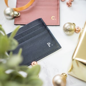 Estuche de regalo con tarjetero de piel personalizado