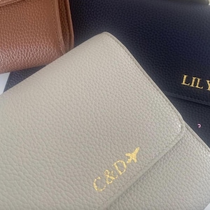 Cartera de viaje gris: regalo vegano personalizado