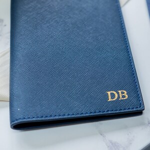 Personalisierte Navy Passhülle - Geschenk zum Vatertag