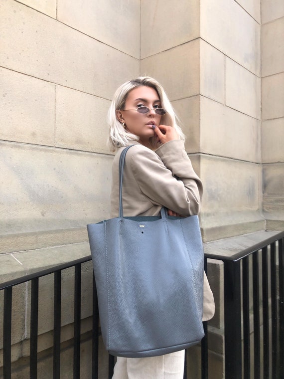 Cuyana Classic Leather Tote Monogrammed In Navy