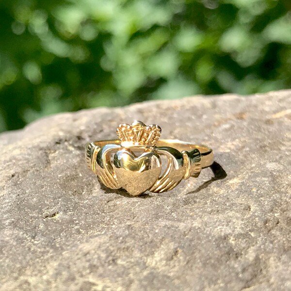Gold Claddagh Ring – Irish Wedding Band – Heart and Crown Ring – Commitment Ring - Promise Ring – Solid 9k Gold Ring – WhistlingGypsyVTG