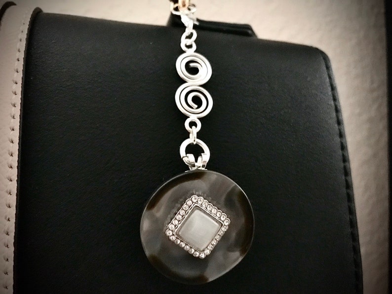 Brooch or Pin Pearly Black And Gray