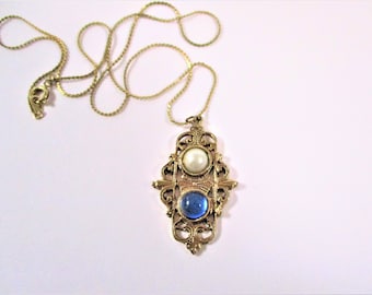 Blue & white cabochon Necklace