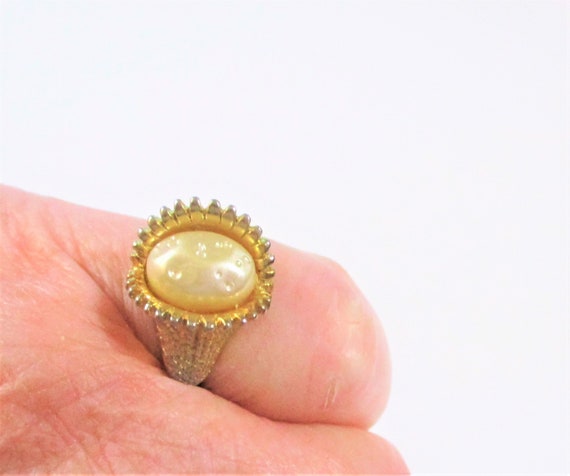 Sarah Coventry Vintage Goldtone & Pearl Ring - image 7