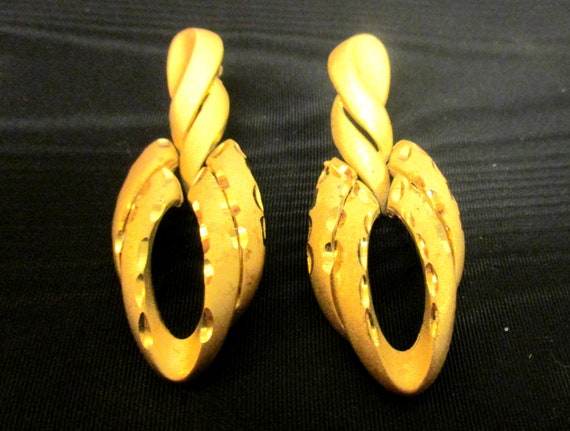 Vintage Gold Dangle Earrings - image 5