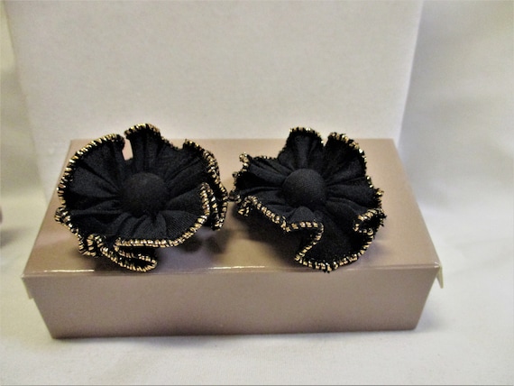 AVON Frilly Pierced Earrings - image 1