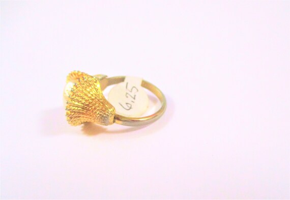 Sarah Coventry Vintage Goldtone & Pearl Ring - image 4