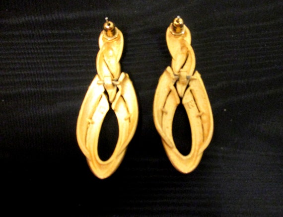 Vintage Gold Dangle Earrings - image 3