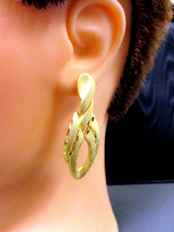Vintage Gold Dangle Earrings - image 4
