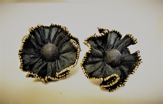 AVON Frilly Pierced Earrings - image 6