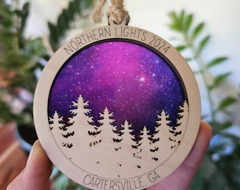 Northern Lights Ornament, Aurora Borealis 2024 momento, personalize with your city and state