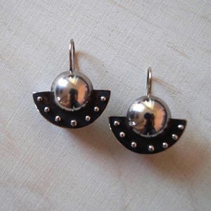 Half-round earrings in blackened sterling silver, semi-circles in sterling silver, half moon, fan-shaped, modern art deco, gift for her image 2
