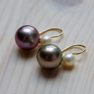 Tahitian pearl earrings in 750 yellow gold
