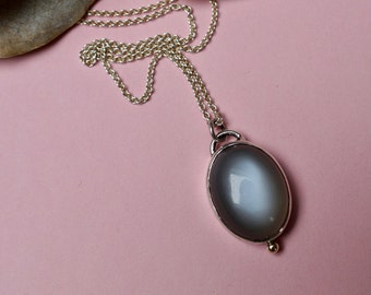 Moonstone pendant oval with a small gold ball