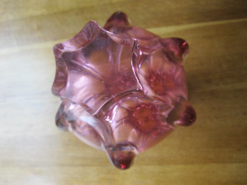 Vaso vintage in vetro artistico ceco stile boho con bordo scanalato rosa lobato, modello Chribska Hospodka, anni '60, pezzo forte, 30 cm. immagine 8