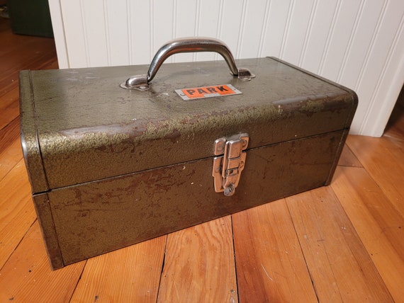 Vintage park Green Metal Tool Box 16 Inch USA TACKLE BOX Model