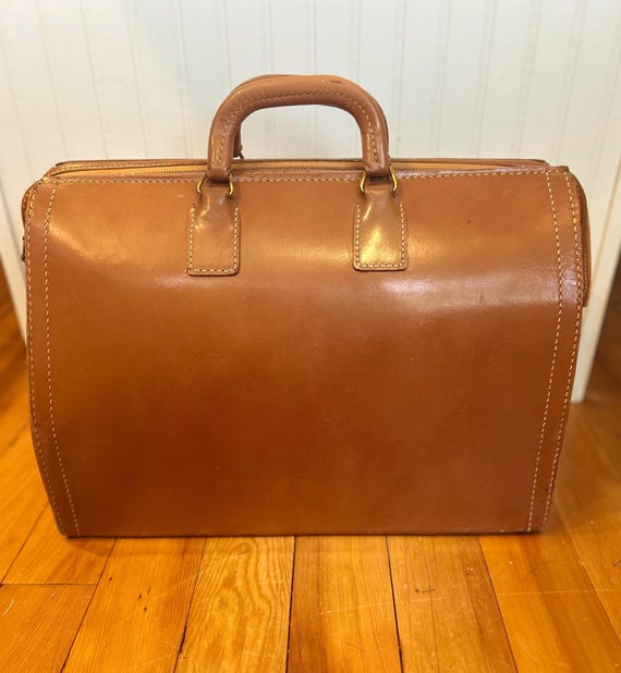 Beautiful Vintage Leather Gladstone / Doctor's Bag