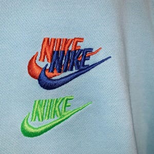 Sudadera Nike vintage con cuello redondo y logotipos teñidos de los años 90 imagen 9