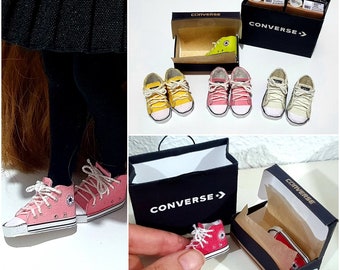 Miniatur inspirierte realistische Converse Schuhe für Puppen + Box | Maßstab 1/6 | 12 Farben | Schuhe für Blythe, Barbie...