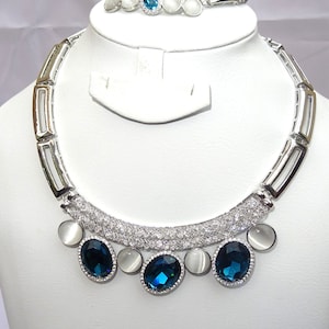 Conjunto de joias com colar de prata esmeralda azul
