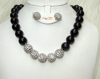 Schwarze Perlenkette mit Bolzen-Kristallohrring-Schmuck-Cocktailparty-Set