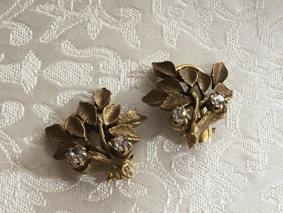 Vintage "Goldette" 3 pc. Brooch & Earring Set - image 7