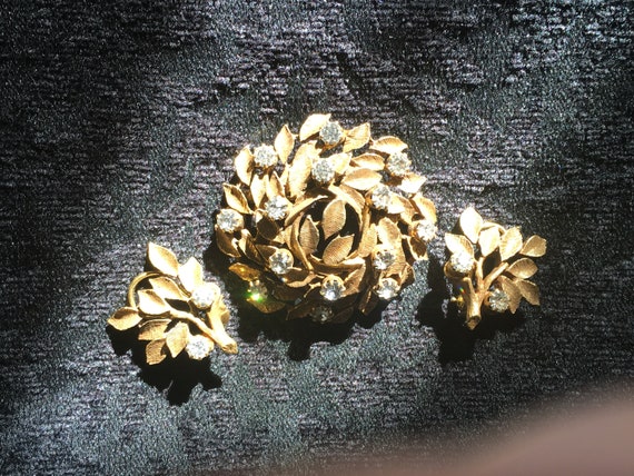 Vintage "Goldette" 3 pc. Brooch & Earring Set - image 3