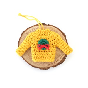 Lelijke kersttrui ornament haakpatroon, gehaakte trui ornament patroon, gehaakte kerstversieringen, gehaakte kersttrui