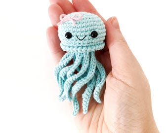 No-Sew Crochet Jellyfish PATTERN, Amigurumi Jellyfish, Small Jellyfish Crochet Pattern, Crochet Keychain, No Sew Crochet Amigurumi Pattern