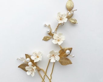 Bridal hair pins pearl Floral hairpins Wedding hair clip Gold head piece for bride Brass hair accessory