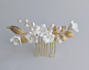 Small bridal hair comb gold & pearl Wedding head piece for bride Bridal hair accessories Flower headpiece Simple bridal hair piece