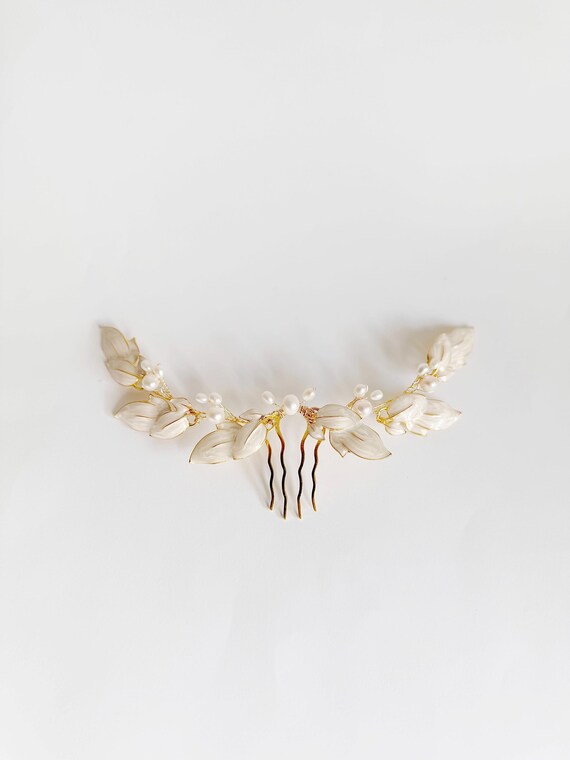 White Leaves Hair Comb, Pearl Hair Piece - Etsy display picture 1