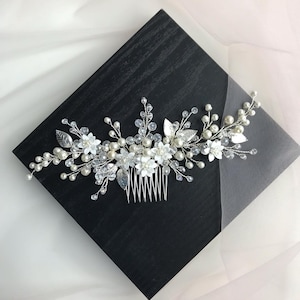 Bridal hair comb silver pearl and crystal Wedding hair accessories White flower hair piece Head piece for bride