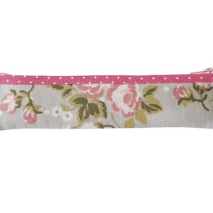 Astuccio sottile, shabby chic, in tessuto - Astuccio vintage con rose di cavolo