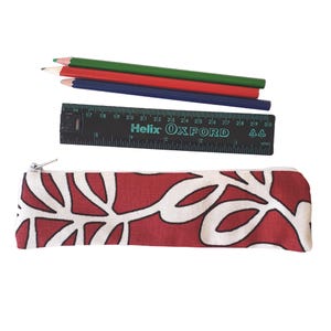 Astuccio sottile - Moderno e minimalista motivo scandinavo a foglie rosse con foglie bianche e contorni neri