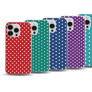 Può includere: Cinque custodie per telefono con un motivo a pois. Le custodie sono rosse, turchese, blu, viola e turchese.