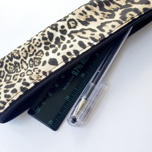 Astuccio sottile con stampa leopardata - Astuccio piccolo con stampa animalier