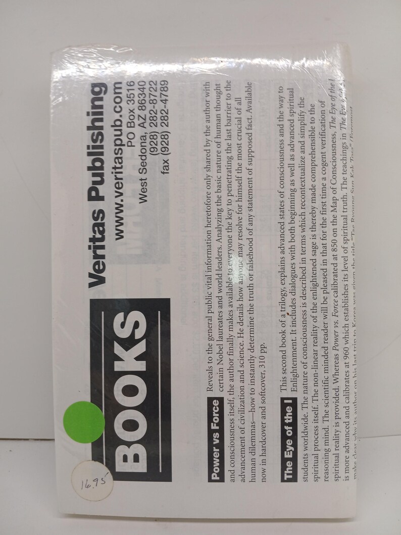 Pode incluir: Um livro embalado intitulado "The Eye of the I" da Veritas Publishing. A capa apresenta o t&iacute;tulo, o nome do autor e as informa&ccedil;&otilde;es da editora. O livro &eacute; selado em pl&aacute;stico transparente.