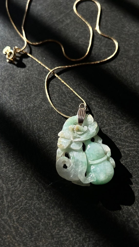 A natural Grade A jadeite carved pendant necklace - image 3