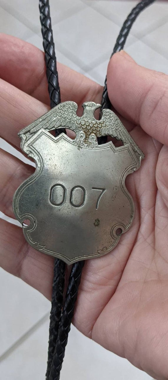 Bald eagle with sunglasses - Gem