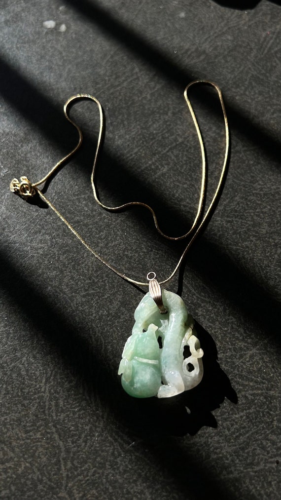 A natural Grade A jadeite carved pendant necklace - image 5