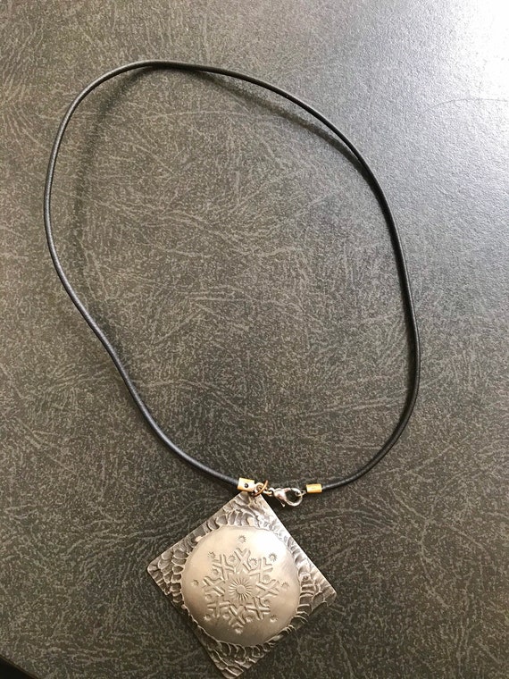 Norwegian Tin Hand-crafted pendant - image 4
