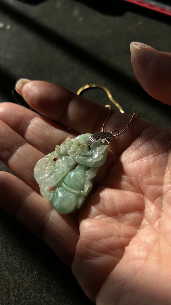 A natural Grade A jadeite carved pendant necklace - image 1