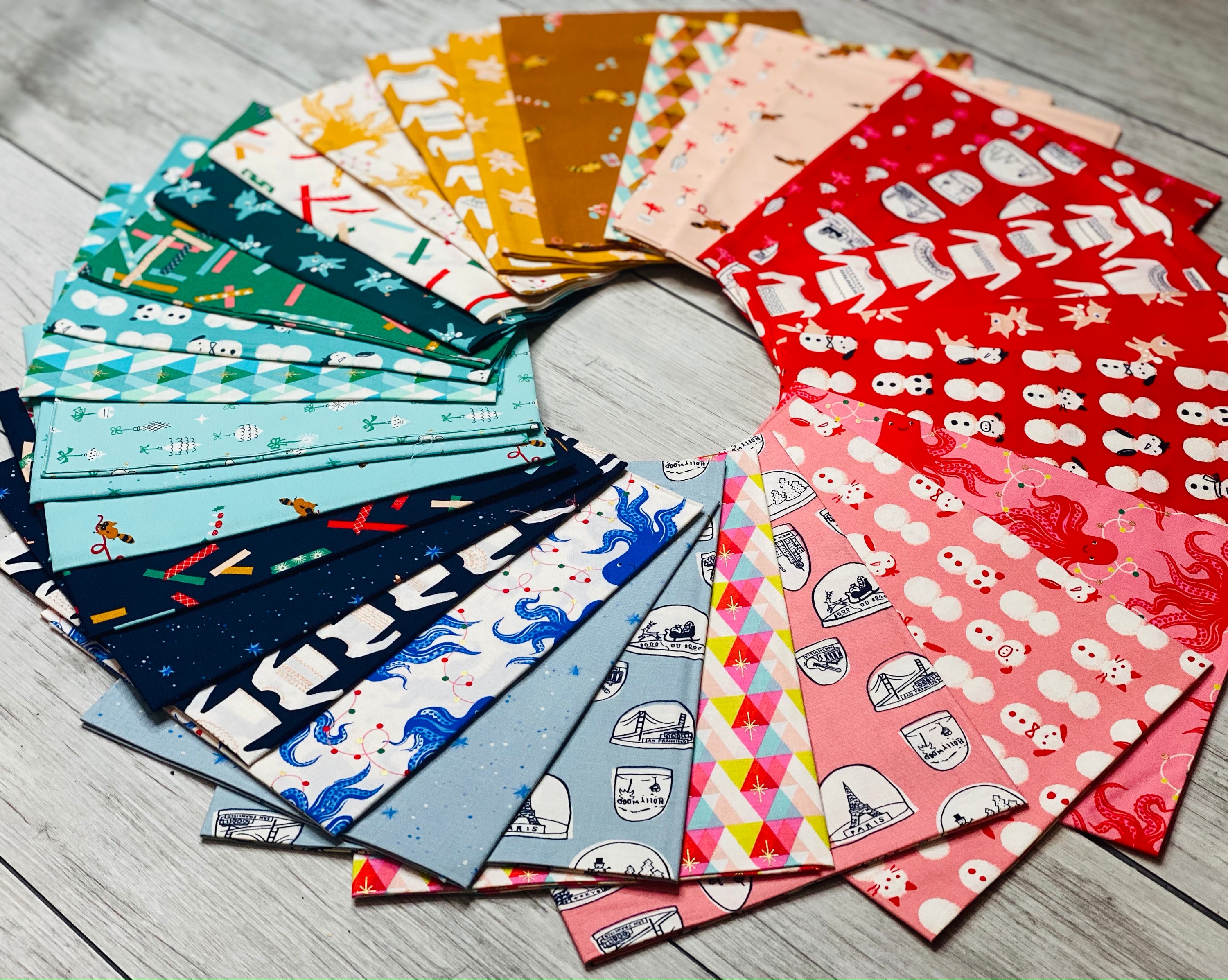 Jolly Darlings: Mini Charm Pack Jolly Darlings: Mini Charm Pack
