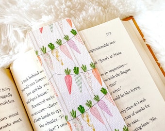 Carrot Garland Easter Bookmark | Easter Bookmark | Spring Bookmark | Floral Bookmark | Bookworm Gift | Cute Bookmark | Carrot Bookmark